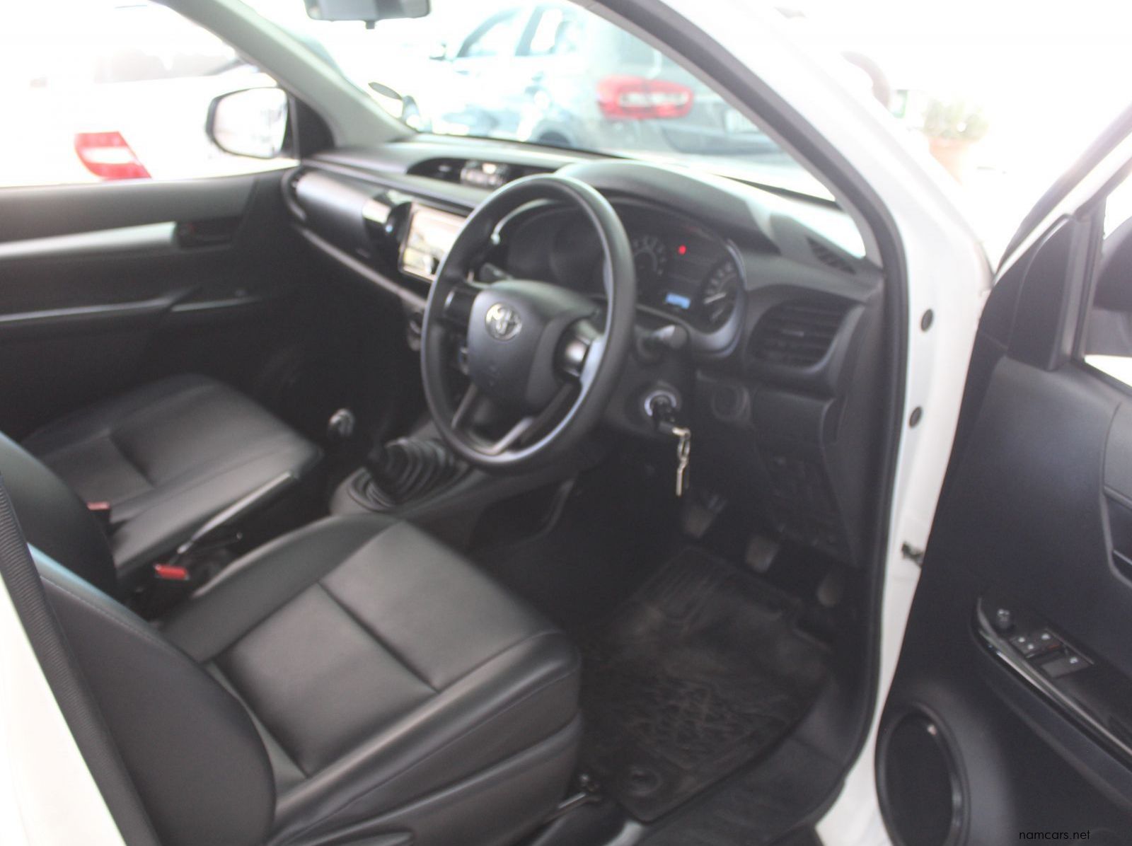 2021 Toyota Hilux 2.0 VVTI pictures