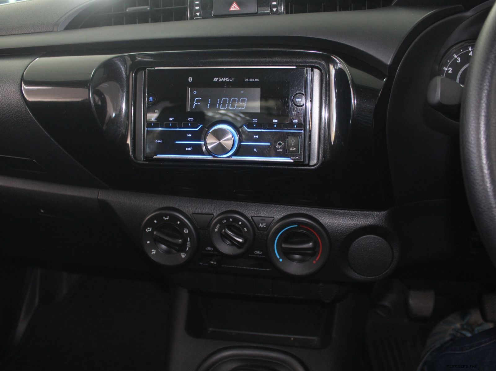 2021 Toyota Hilux 2.0 VVTI pictures