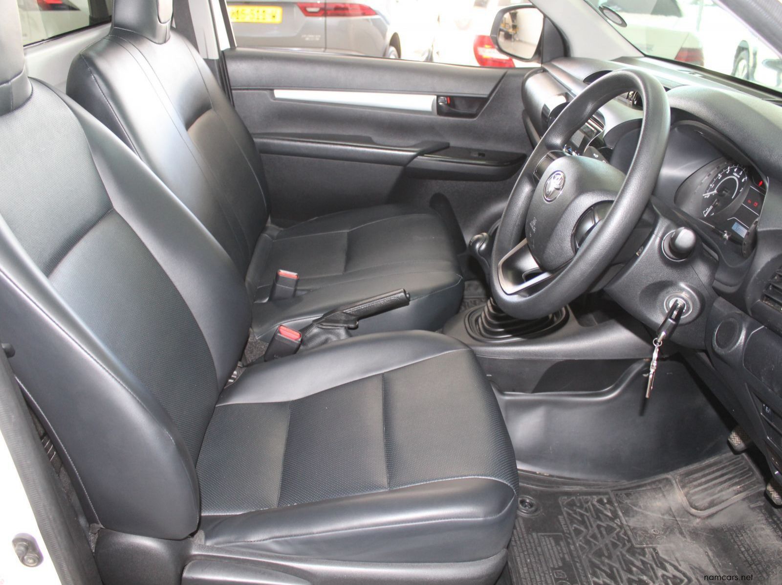 2021 Toyota Hilux 2.0 VVTI pictures