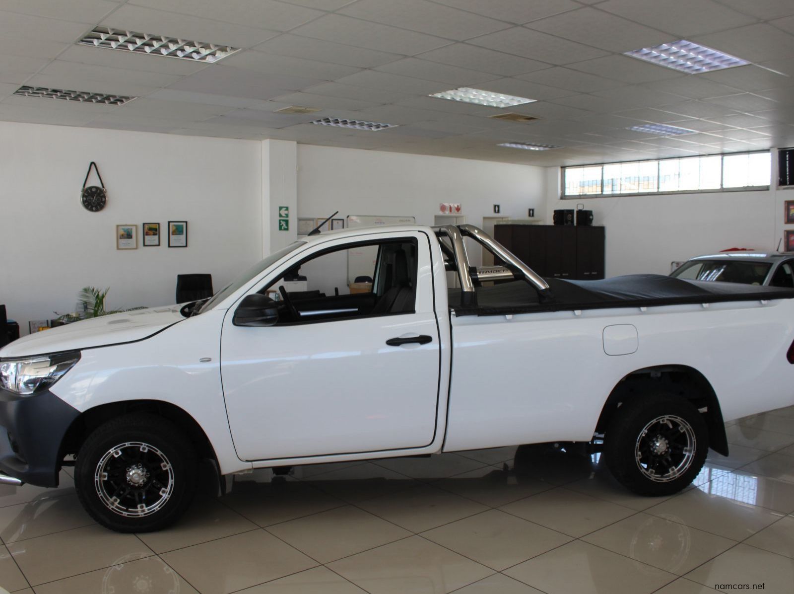 2021 Toyota Hilux 2.0 VVTI pictures