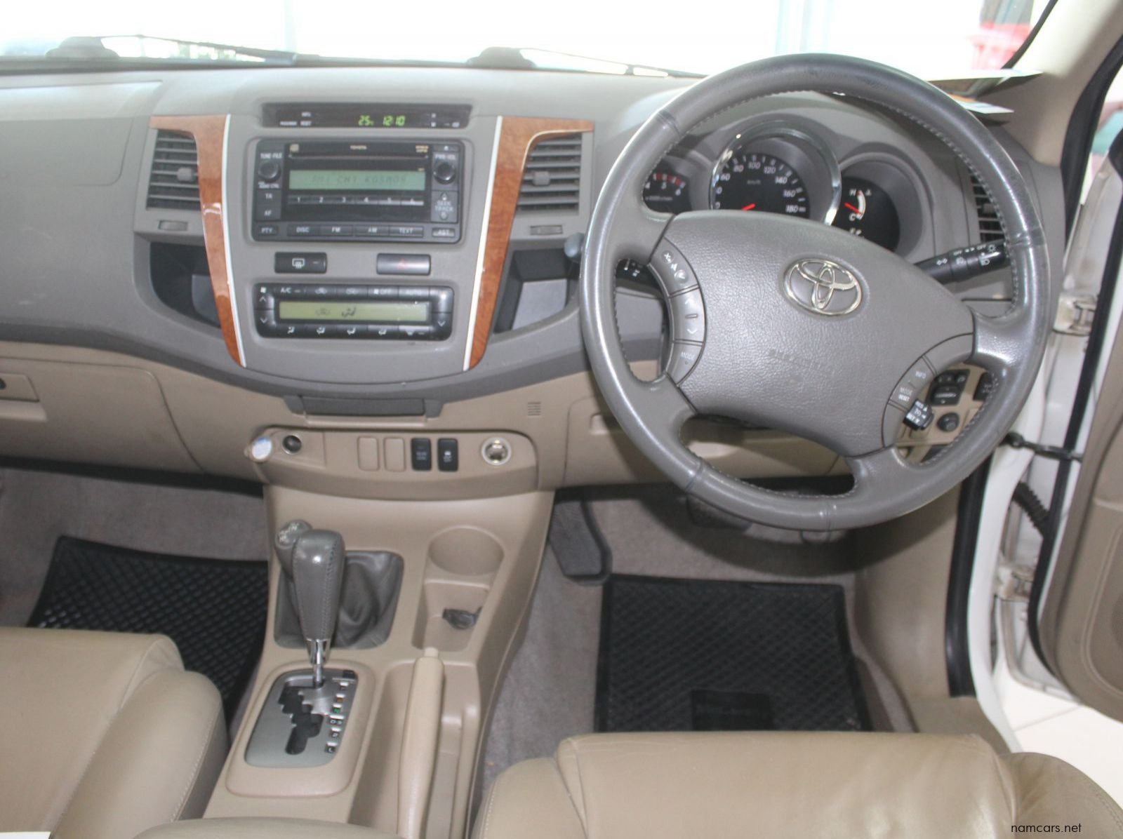 2011 Toyota Fortuner 3.0 D4D Auto 4x4 pictures