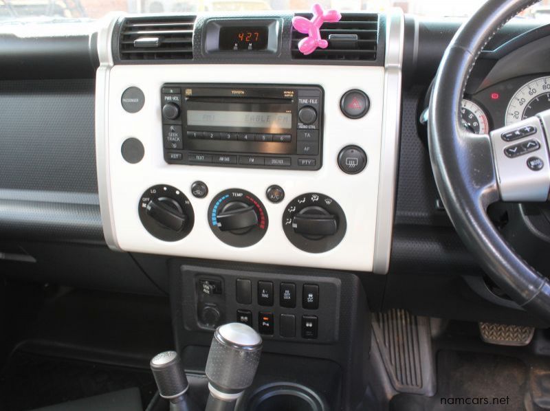 2013 Toyota FJ  Cruiser pictures