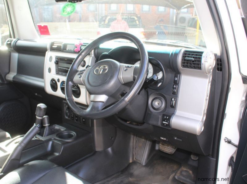 2013 Toyota FJ  Cruiser pictures