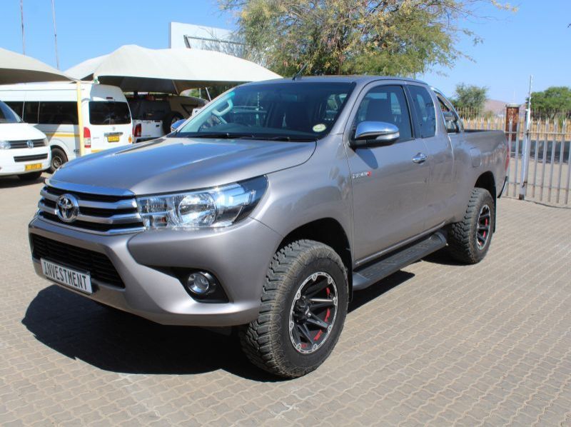 2017 Toyota HILUX 2.8 GD6 X-CAB 4X4 pictures