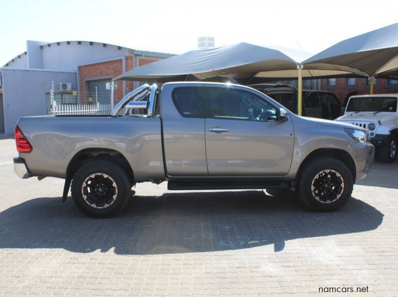 2017 Toyota HILUX 2.8 GD6 X-CAB 4X4 pictures