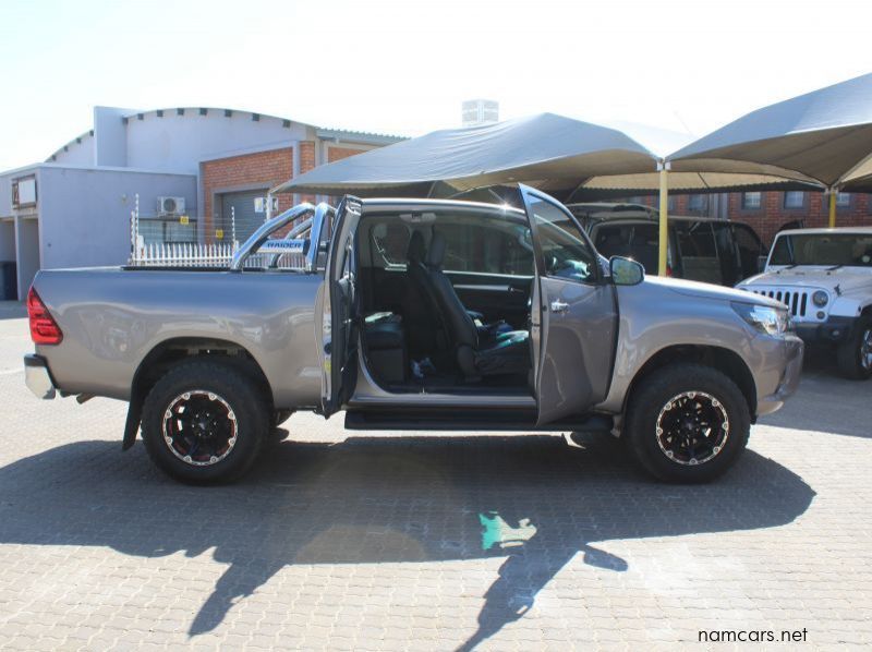2017 Toyota HILUX 2.8 GD6 X-CAB 4X4 pictures