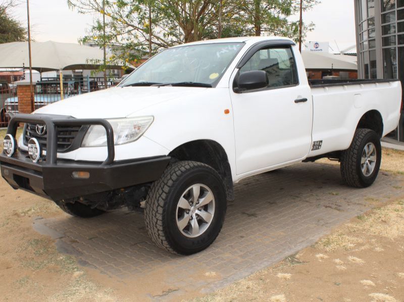 2014 Toyota 2.5 D4D Hilux S Cab 4x4 pictures