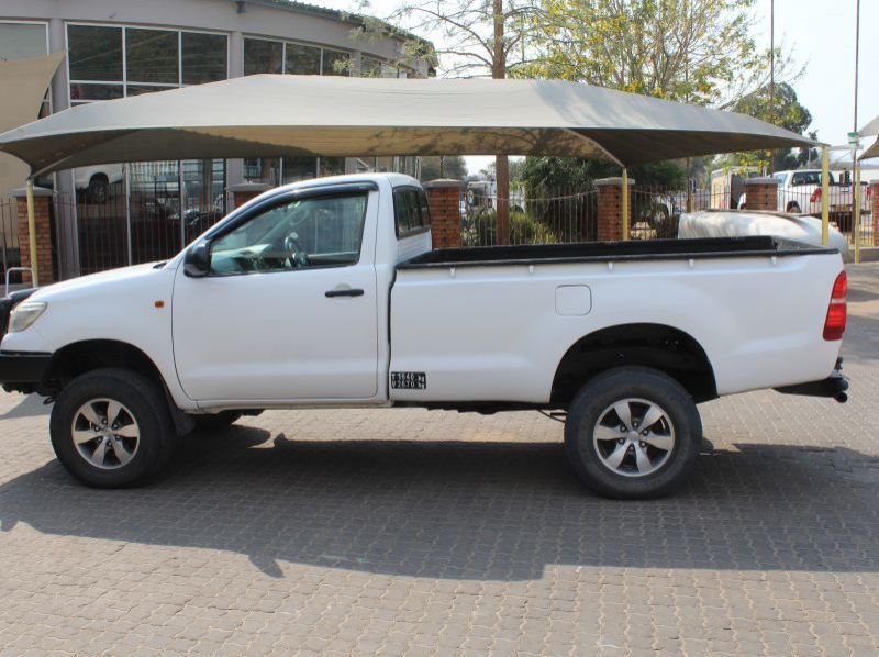 2014 Toyota 2.5 D4D Hilux S Cab 4x4 pictures