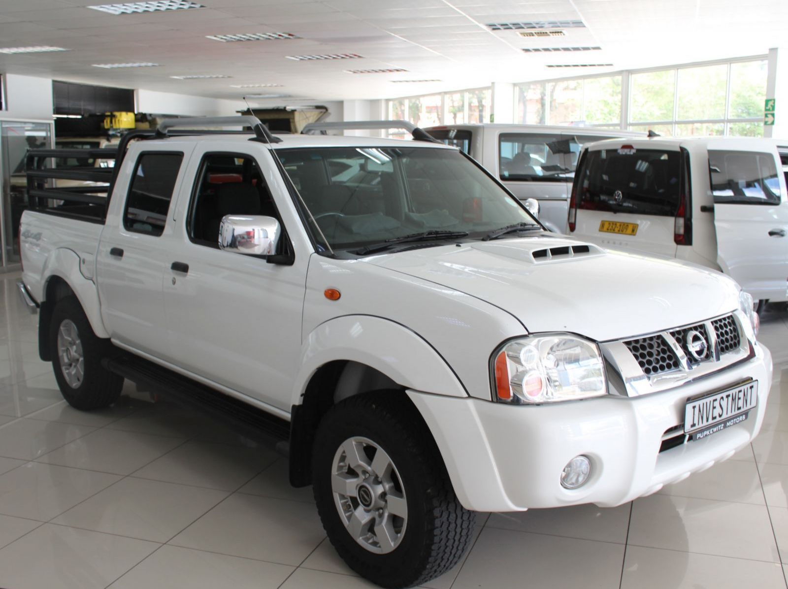 2020 Nissan NP300 2.5 TDI D cab 4x4 pictures