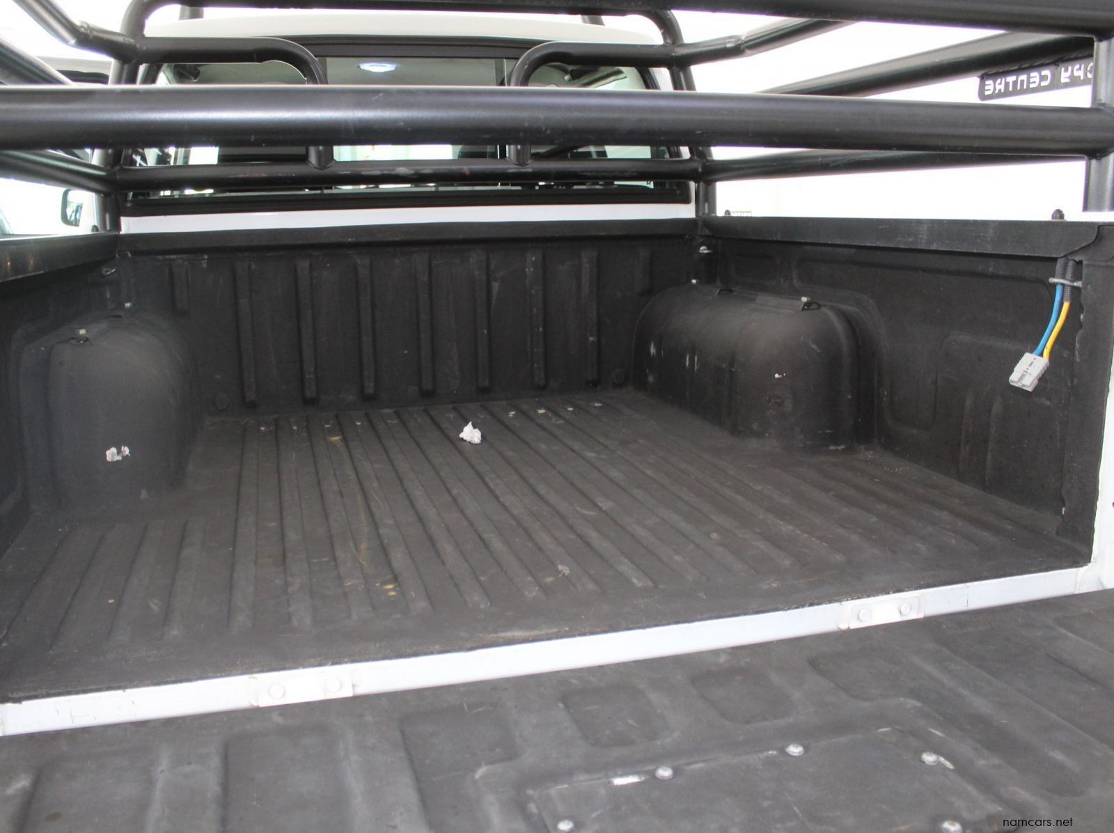 2020 Nissan NP300 2.5 TDI D cab 4x4 pictures