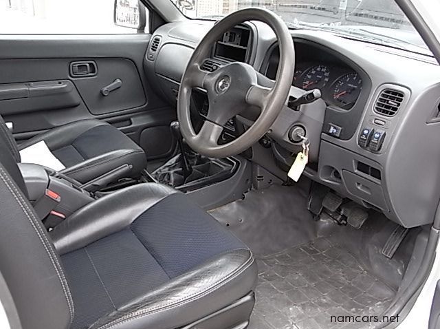 2013 Nissan NP300 / Nissan Patrol pictures