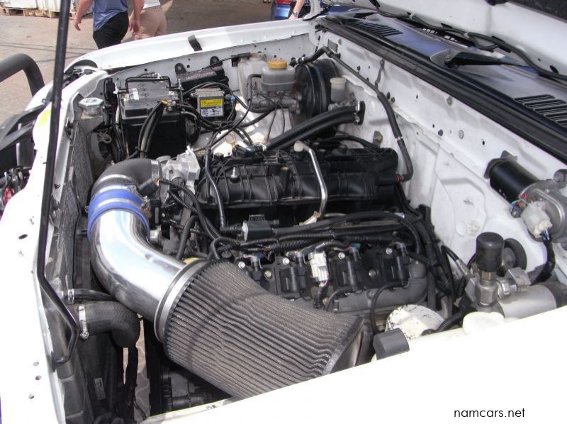 2013 Nissan NP300 / Nissan Patrol pictures