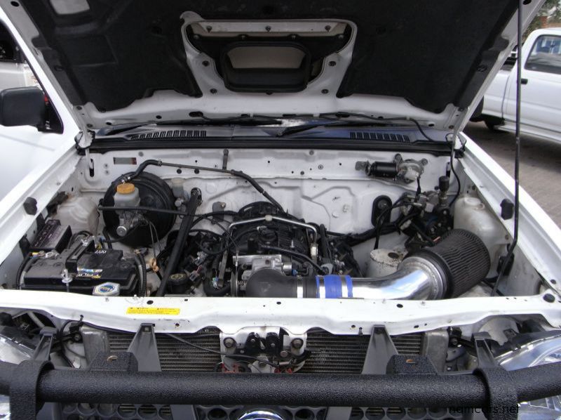 2013 Nissan NP300 / Nissan Patrol pictures
