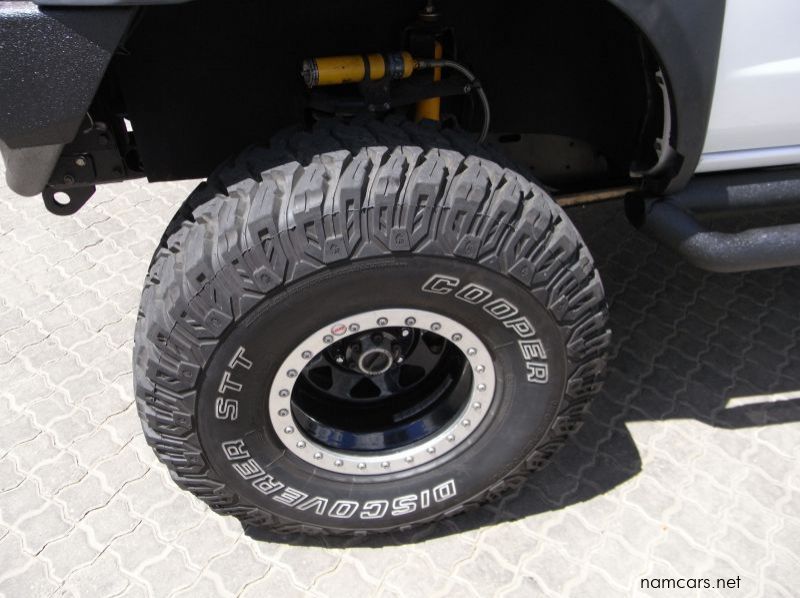 2013 Nissan NP300 / Nissan Patrol pictures