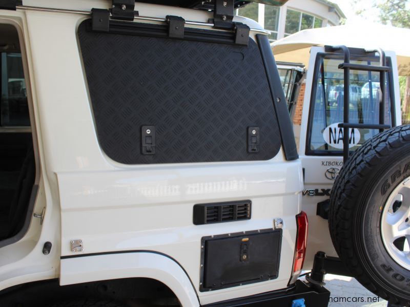 2017 Toyota 76 Series Land Cruiser pictures