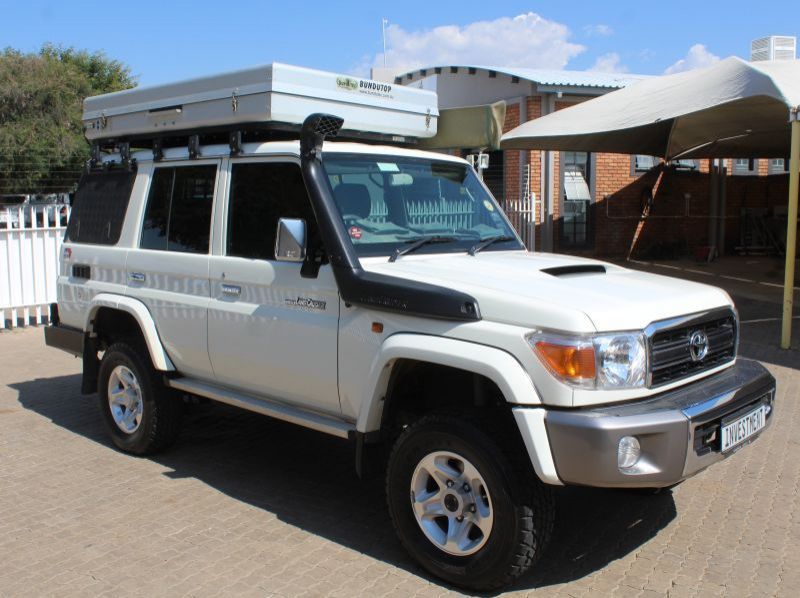 2017 Toyota 76 Series Land Cruiser pictures