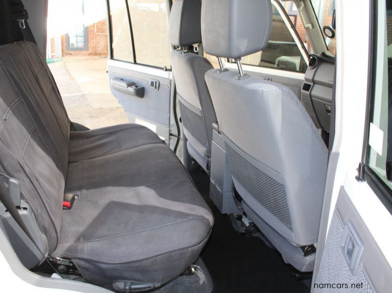 2017 Toyota 76 Series Land Cruiser pictures