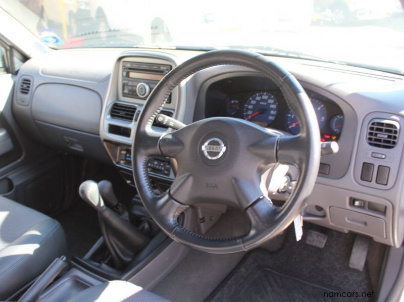 2014 Nissan NP300 pictures