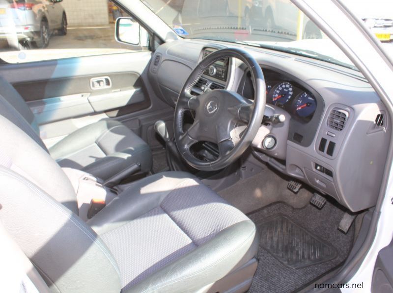 2014 Nissan NP300 pictures