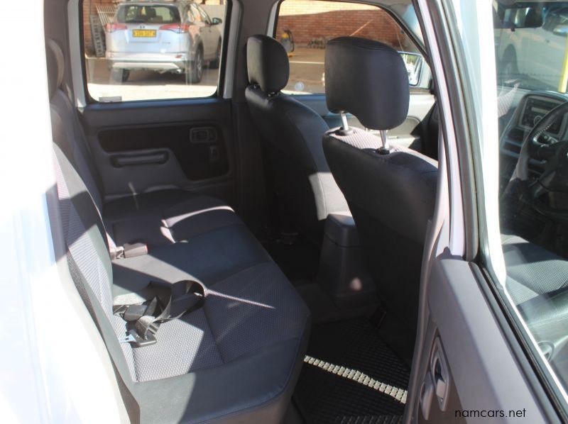 2014 Nissan NP300 pictures