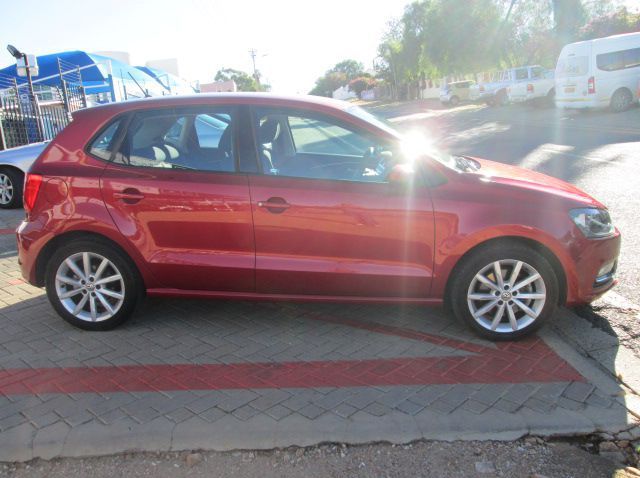 2014 Volkswagen Polo pictures