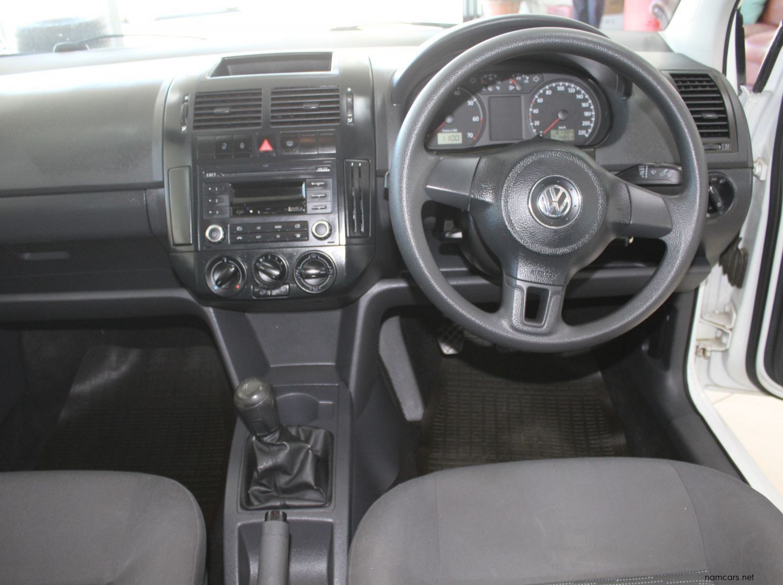 2016 Volkswagen VW Polo Sedan 1.4i pictures