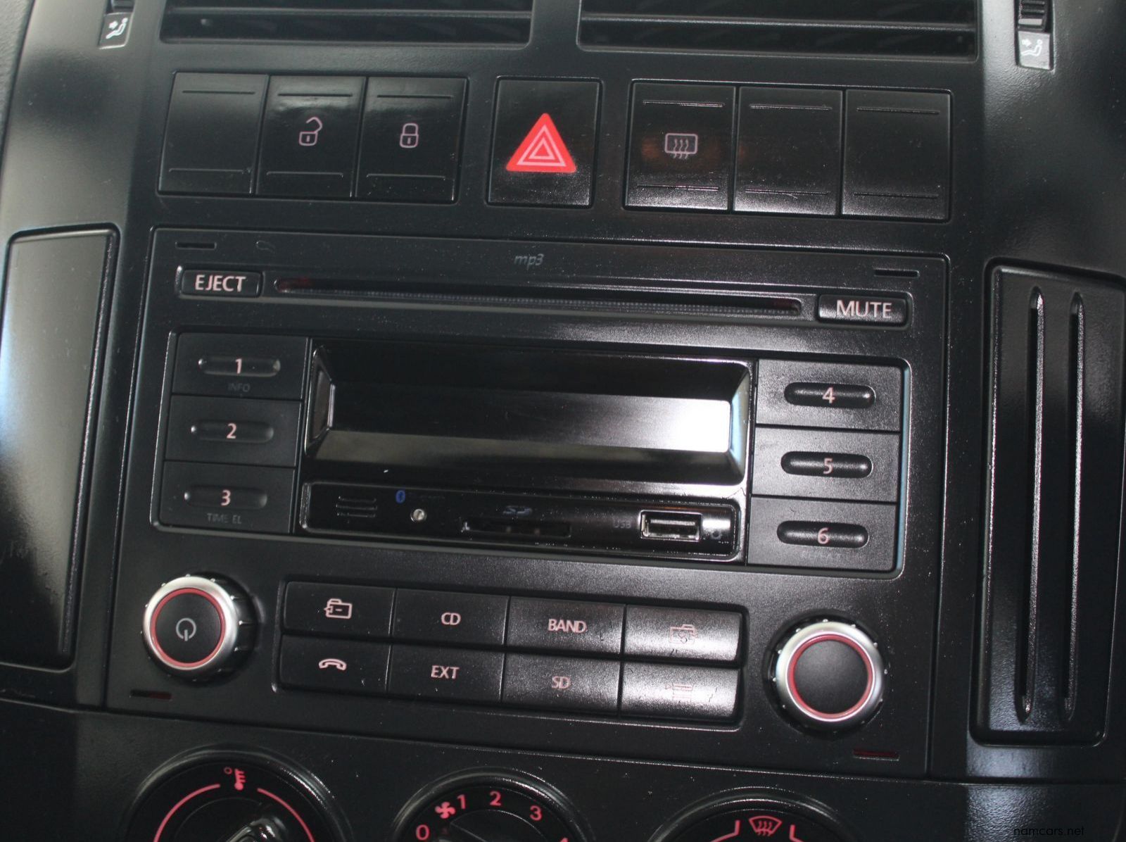 2016 Volkswagen VW Polo Sedan 1.4i pictures