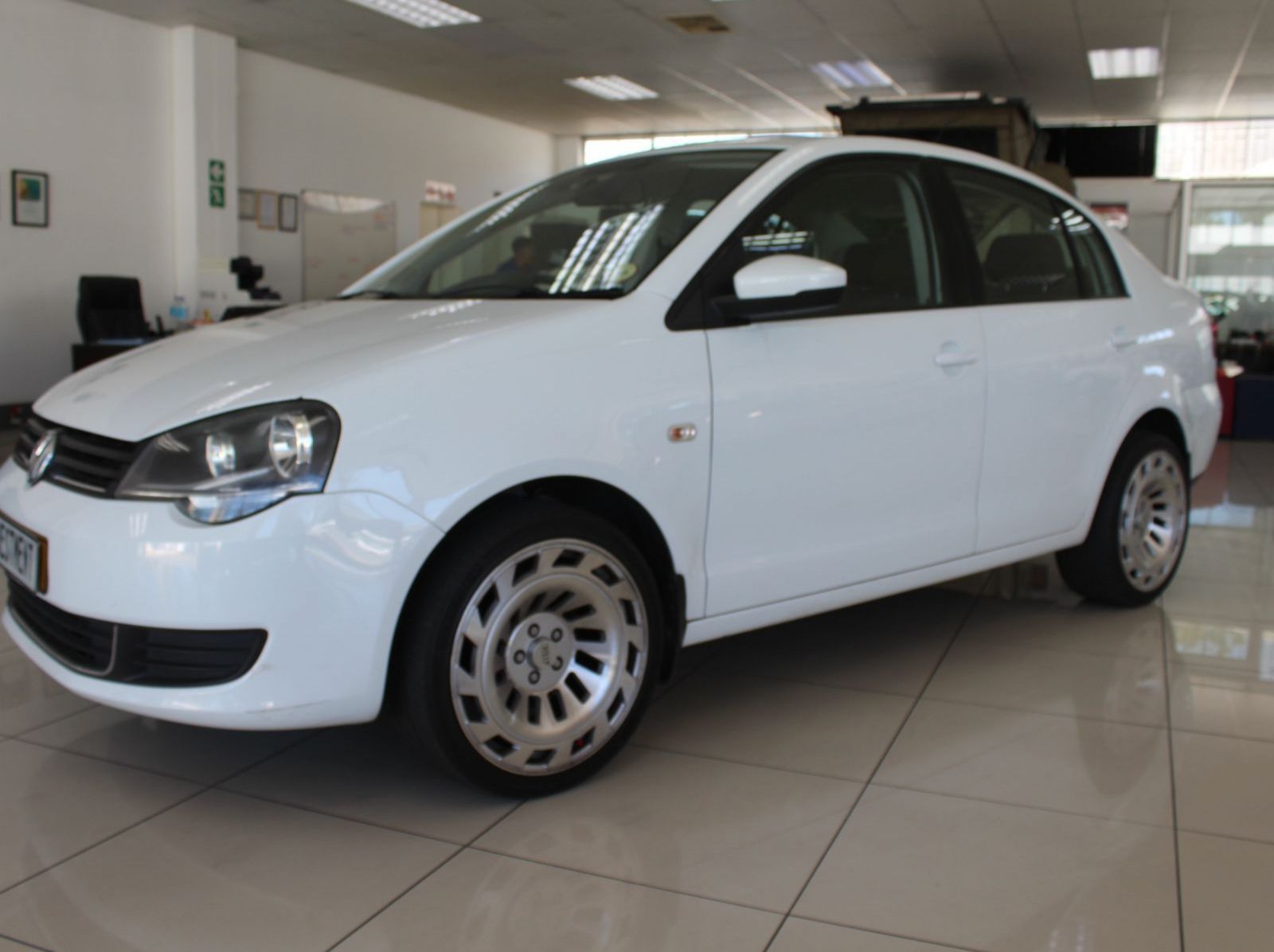 2016 Volkswagen VW Polo Sedan 1.4i pictures