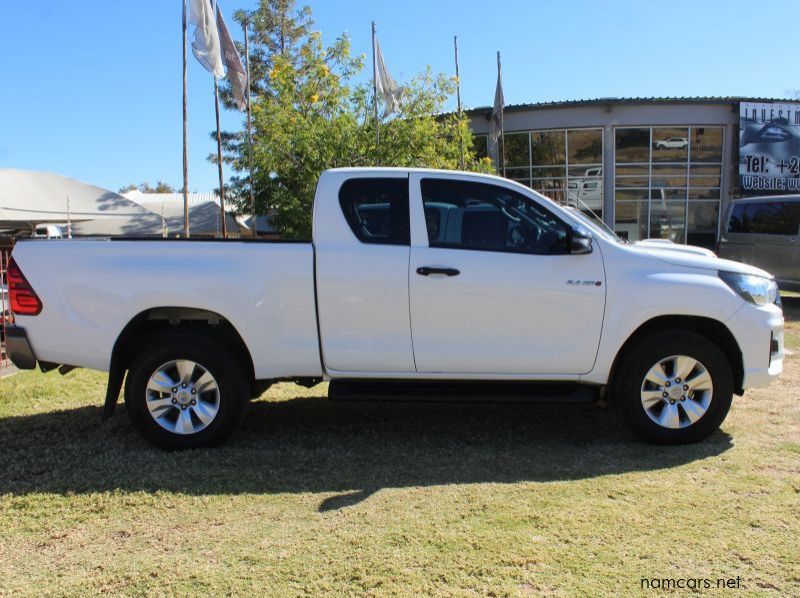2019 Toyota HILUX 2.4 GD6 SRX 4X2 CLUBCAB pictures