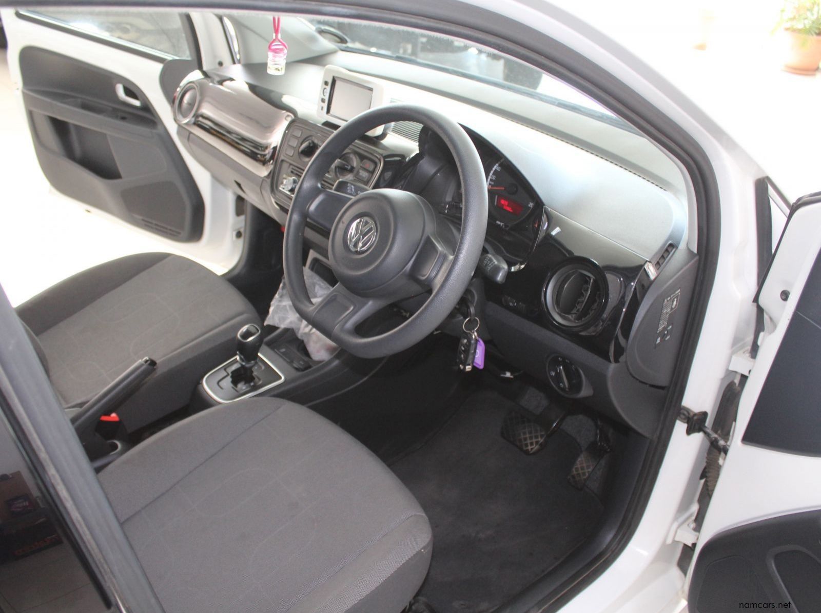 2013 Volkswagen UP pictures