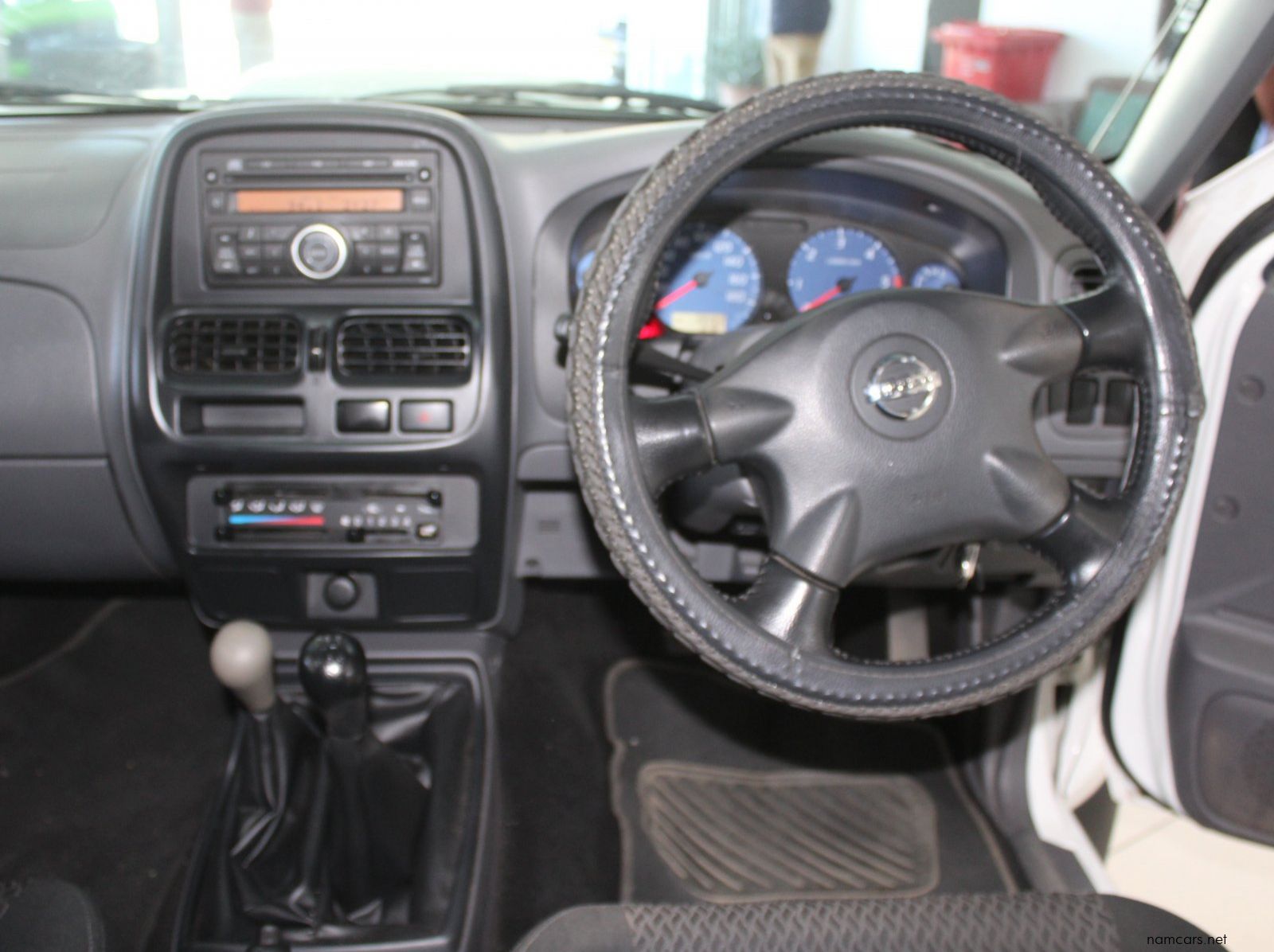 2020 Nissan Nissan Np300 pictures