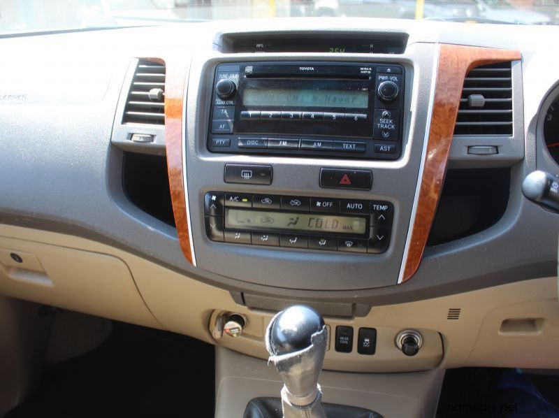 2011 Toyota FORTUNER 3.0 D4D MANUAL 4X2 R/B pictures