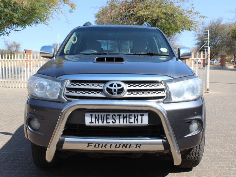2011 Toyota FORTUNER 3.0 D4D MANUAL 4X2 R/B pictures