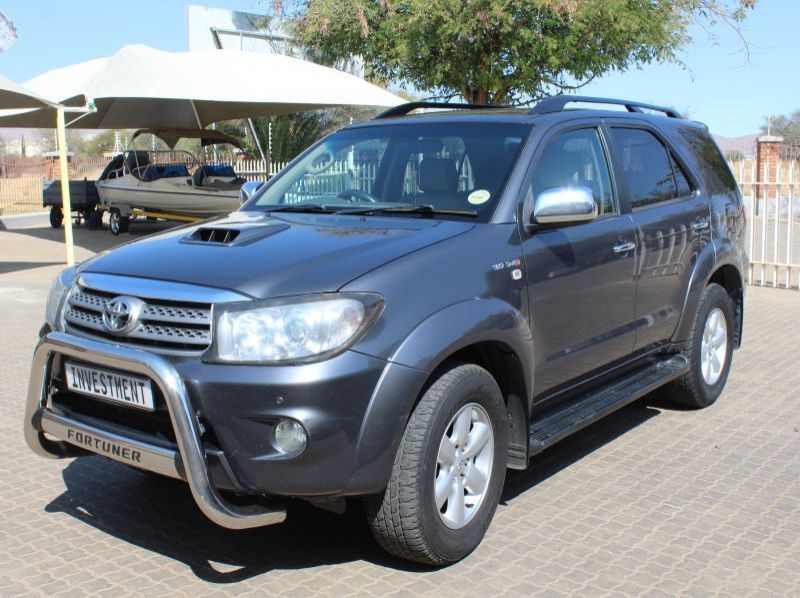 2011 Toyota FORTUNER 3.0 D4D MANUAL 4X2 R/B pictures