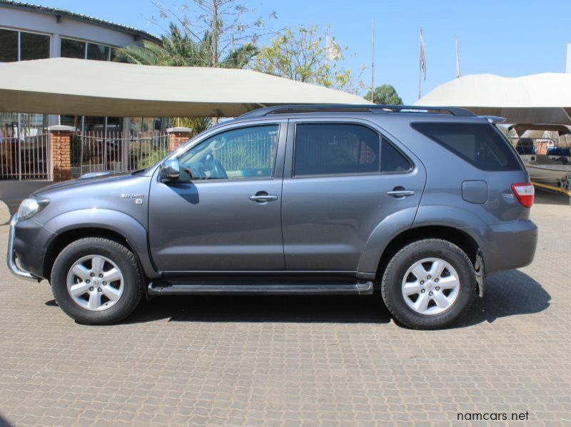 2011 Toyota FORTUNER 3.0 D4D MANUAL 4X2 R/B pictures