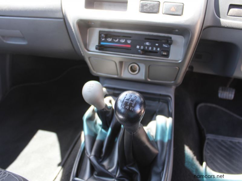 2017 Nissan NP300 2.5CDI D/C 4X4 pictures