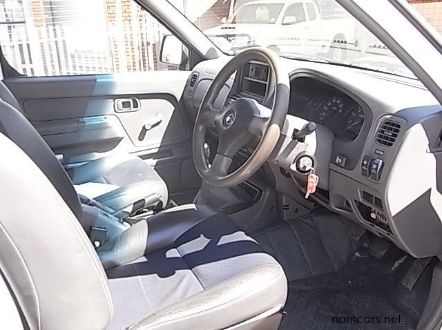 2013 Nissan Patrol-Np300 V8 pictures