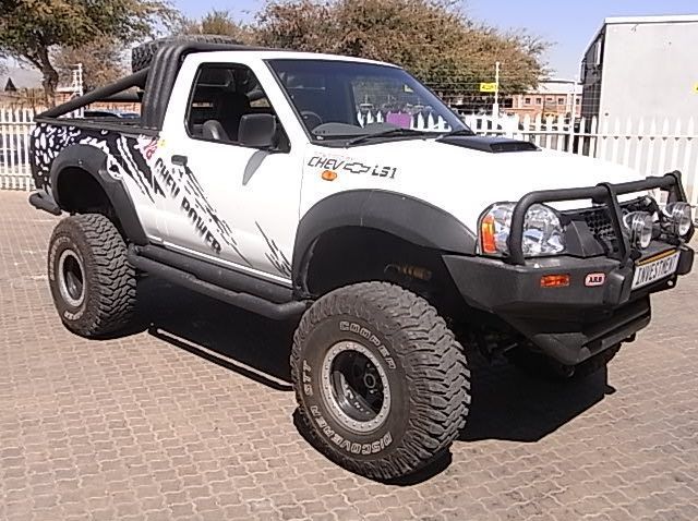 2013 Nissan Patrol-Np300 V8 pictures