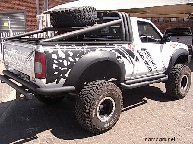 2013 Nissan Patrol-Np300 V8 pictures