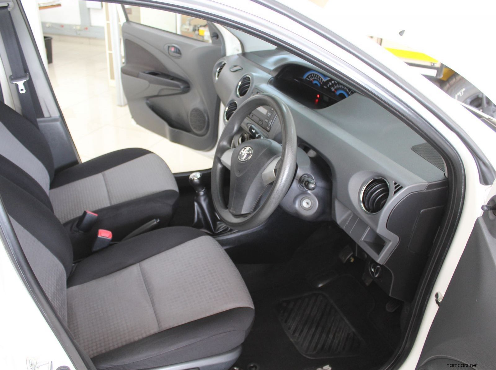 2014 Toyota Etios Sedan 1.5 XS pictures