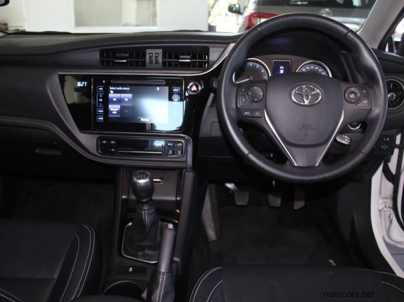 2017 Toyota Corolla 1.8 Exclusive MT pictures