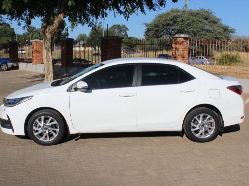 2017 Toyota Corolla 1.8 Exclusive MT pictures