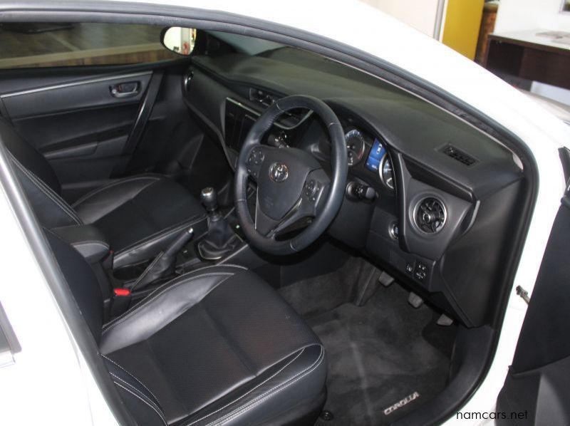 2017 Toyota Corolla 1.8 Exclusive MT pictures