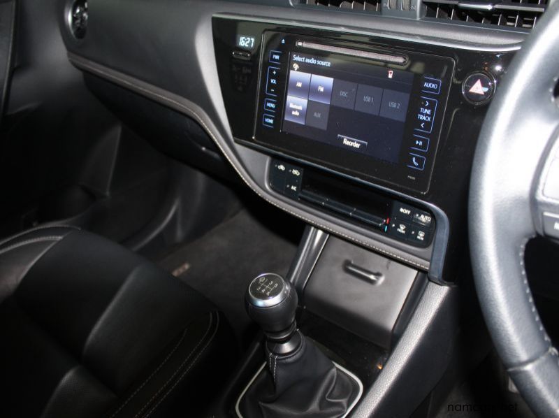 2017 Toyota Corolla 1.8 Exclusive MT pictures