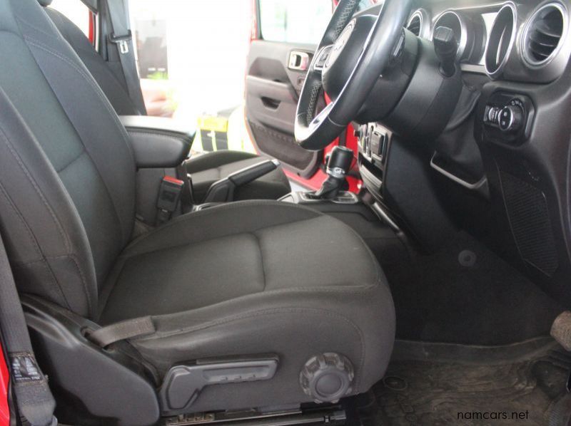 2020 Jeep Wrangler Sahara Unlimited pictures