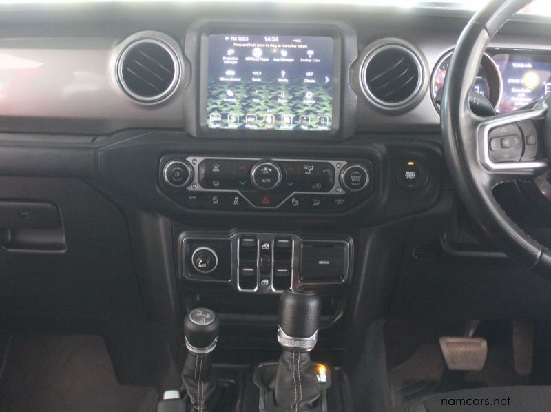 2020 Jeep Wrangler Sahara Unlimited pictures