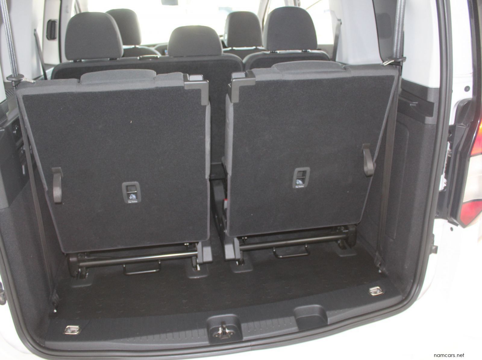 2023 Volkswagen Caddy Kombi 7 seater 1.6i pictures