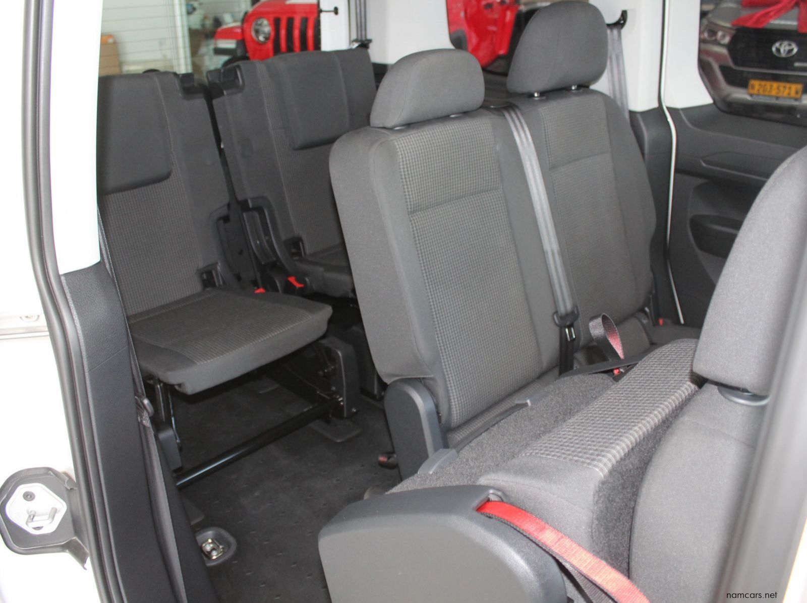 2023 Volkswagen Caddy Kombi 7 seater 1.6i pictures
