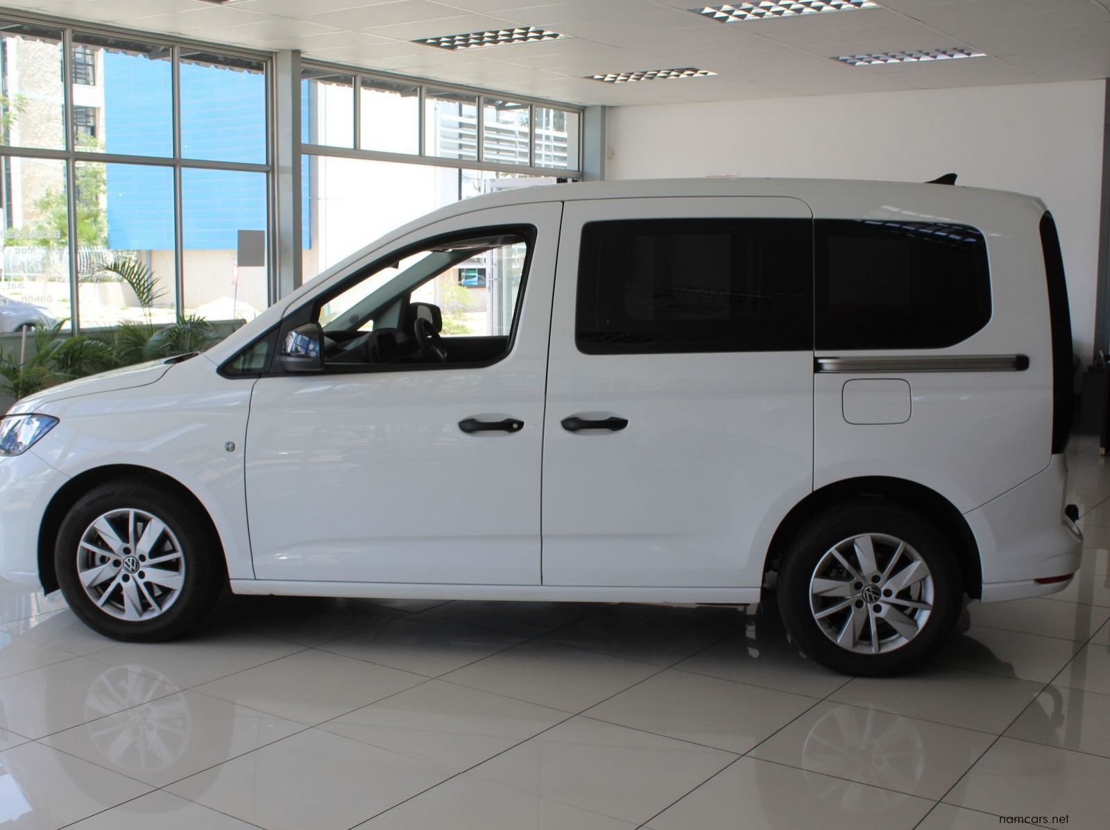 2023 Volkswagen Caddy Kombi 7 seater 1.6i pictures