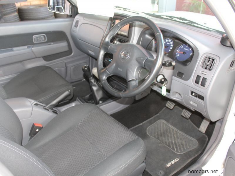 2018 Nissan NP300 2.5CDI D/C 4X4 pictures